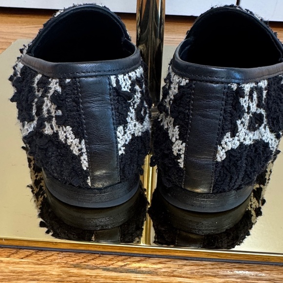 Gucci Jordaan Tweed Loafer with signature Gold Horsebit Accent. 👩‍🍳 💋 - Picture 5 of 10